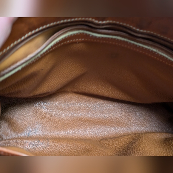 Vintage Dooney & Bourke Leather Crossbody Bag. - Picture 9 of 15